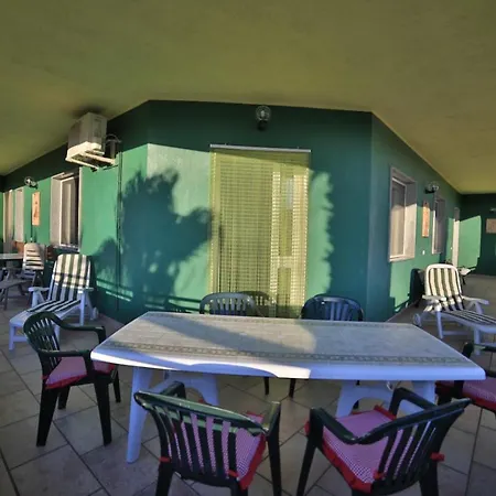 Les Plantes Villa